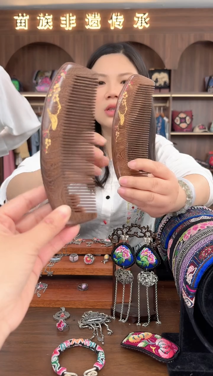 【闪购商品】织绣扶光苗绣传承107