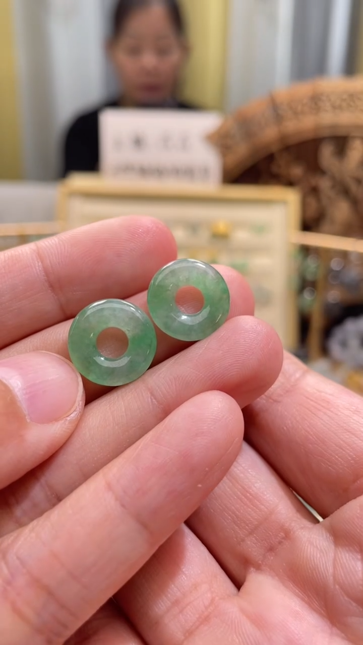颈饰未镶嵌翡翠甜甜圈一对