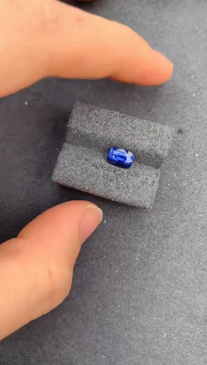 【闪购商品】蓝宝石裸石未镶嵌1.3ct矢车菊