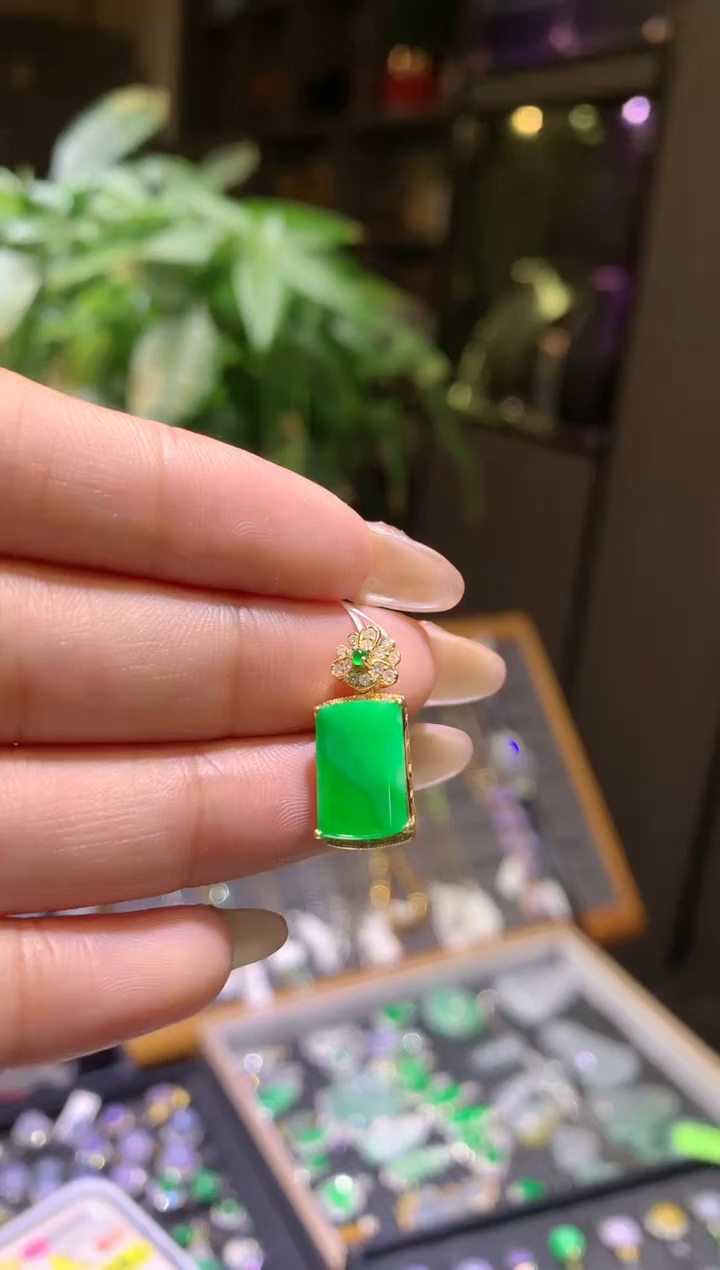 【闪购商品】翡翠吊坠(不含链)18K金镶嵌无事牌