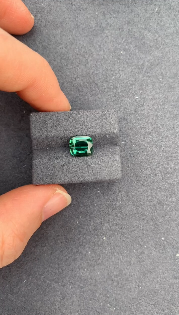 【闪购商品】碧玺裸石未镶嵌2ct绿碧玺