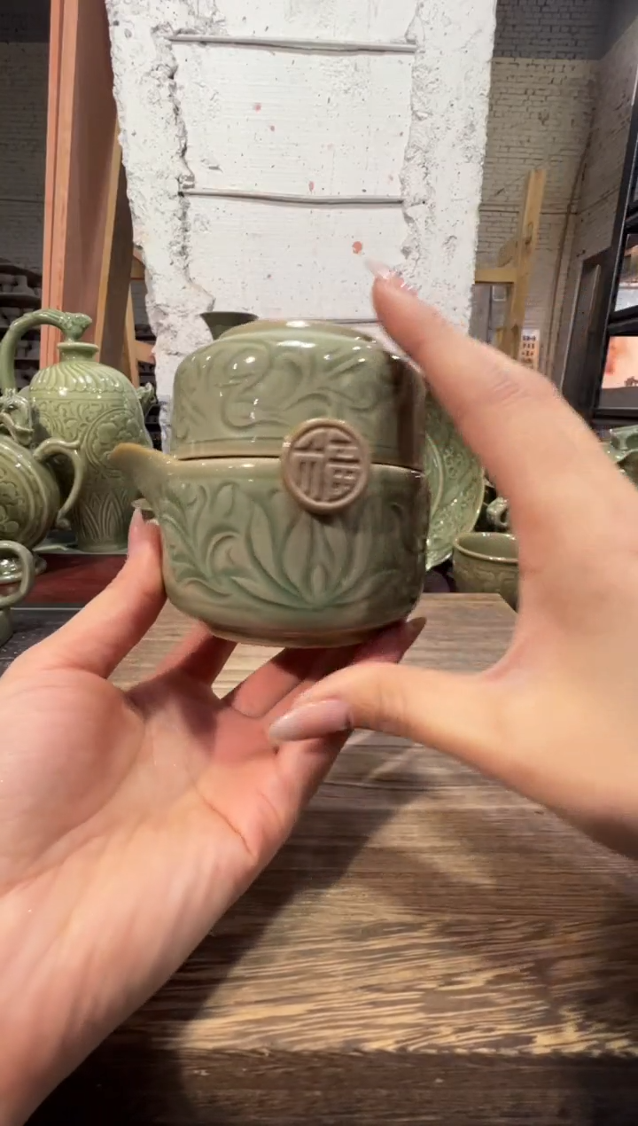 耀州窑莲纹快客壶