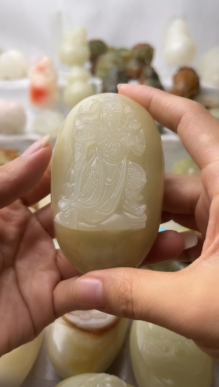 石材方解石手把件不退换关公