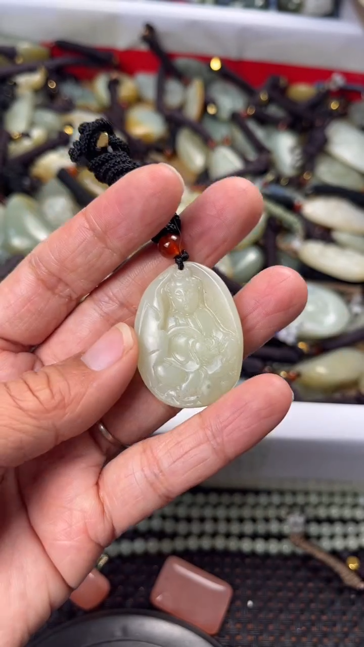 【闪购商品】和田玉颈饰未镶嵌多样性发货没有证书拍一发一有瑕