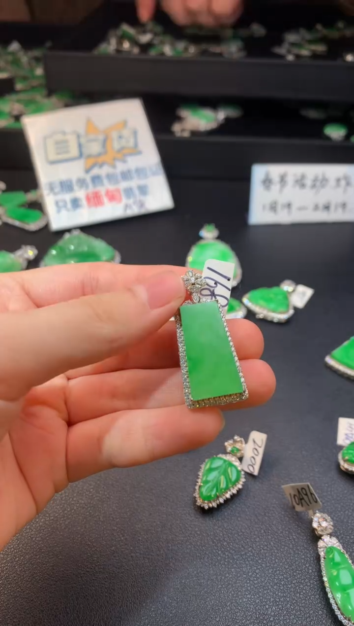 【闪购商品】翡翠颈饰银S925镶嵌翡翠