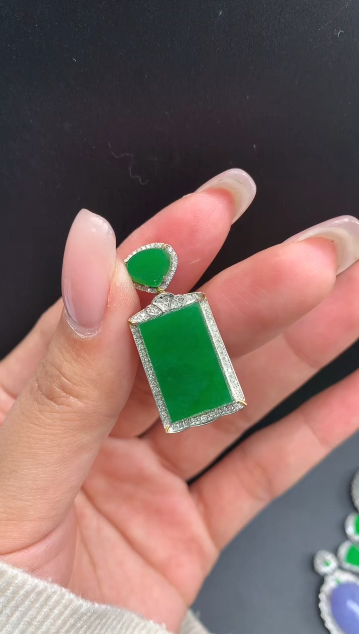 【闪购商品】翡翠颈饰18K金镶嵌无事牌1583