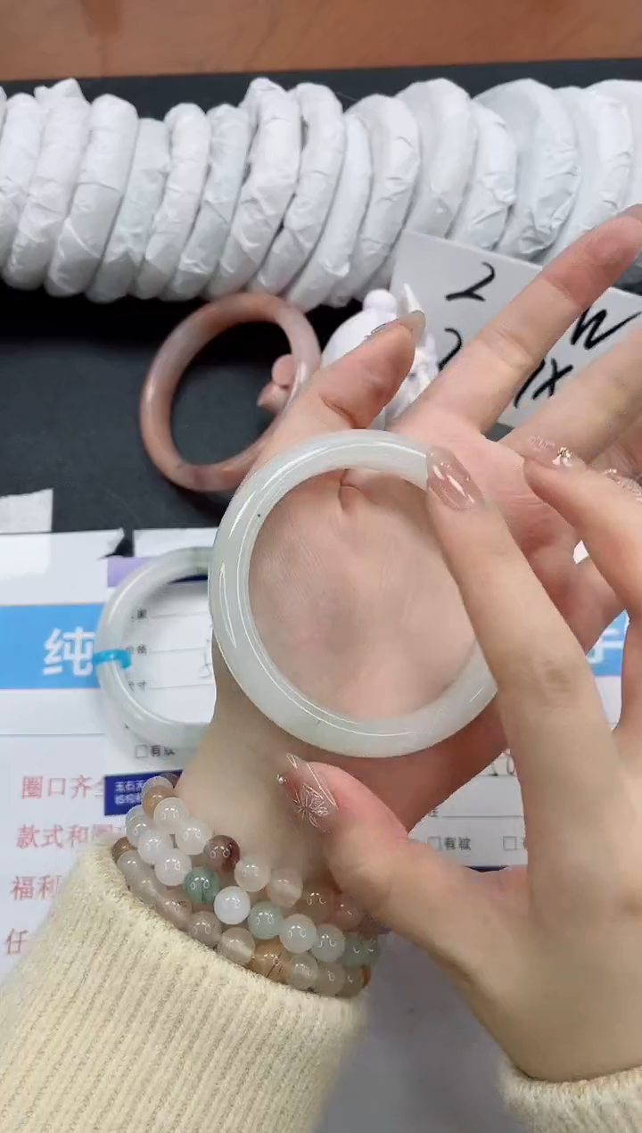 【闪购商品】石英质玉手镯未镶嵌k90-58.4