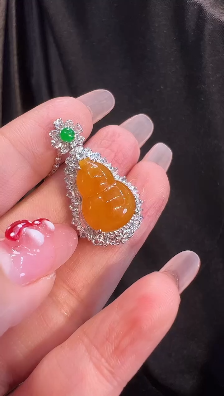 【闪购商品】翡翠颈饰18K金镶嵌吊坠
