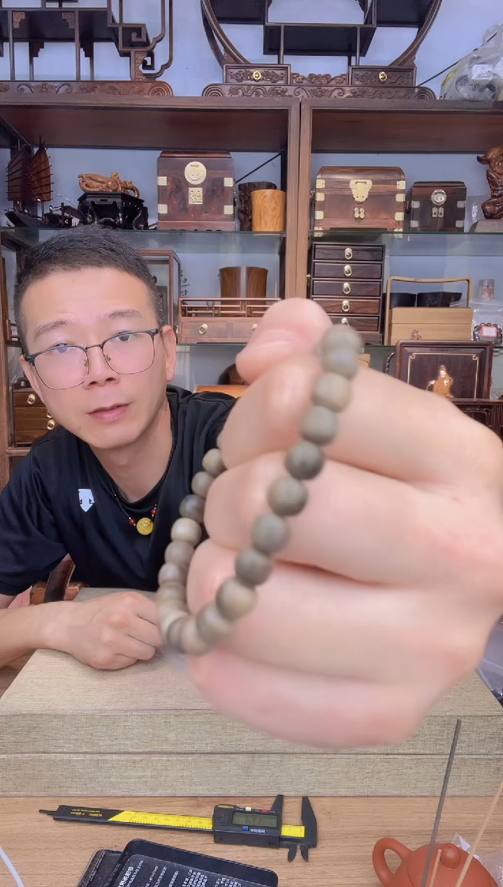 乌木类书架243老山檀阴沉6*7老型单圈手串