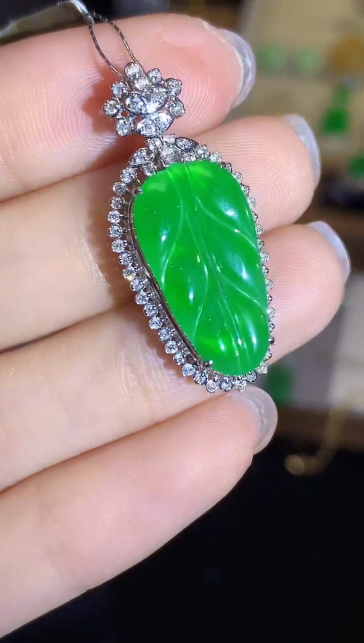 吊坠(不含链)18K金镶嵌翡翠多样性发其一