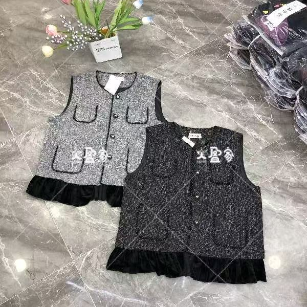 61285欧货荷叶边拼珠小香风马甲