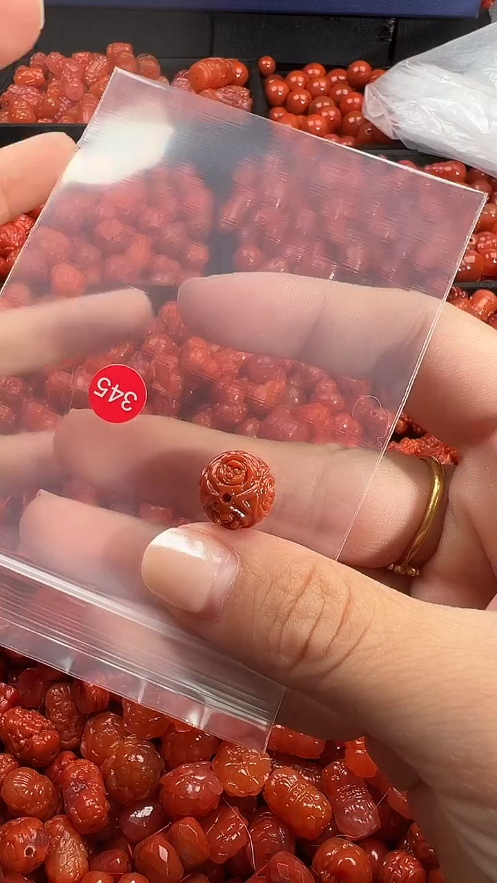 颈饰未镶嵌南红玛瑙1