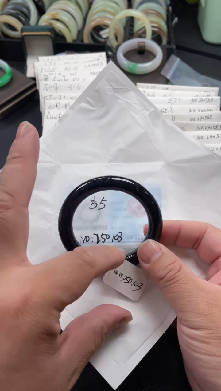 【闪购商品】翡翠手镯未镶嵌55圆条