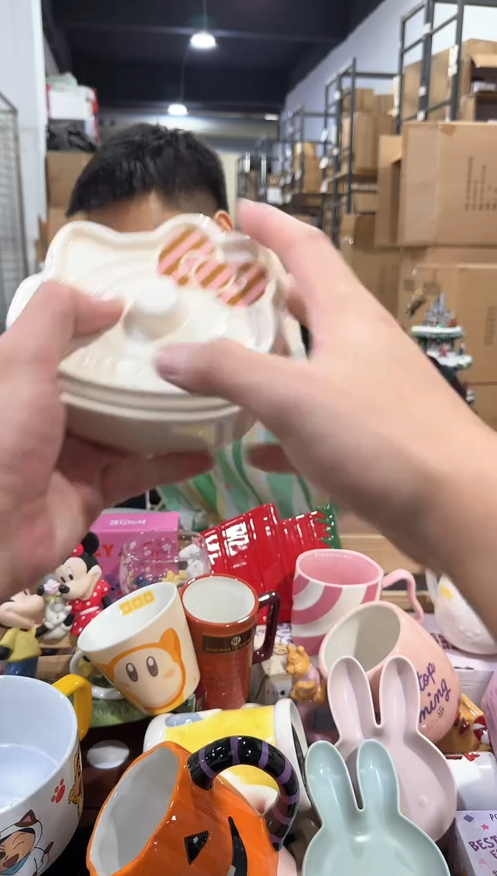 瓷片白色kt猫炖盅