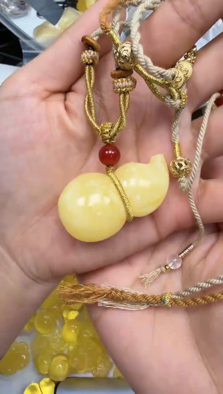 裸石琥珀未镶嵌如图