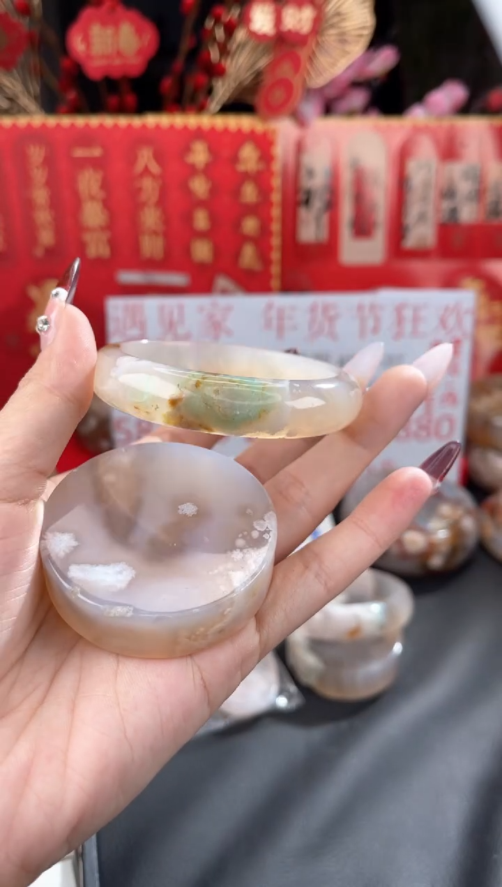 【闪购商品】石英质玉手镯未镶嵌55