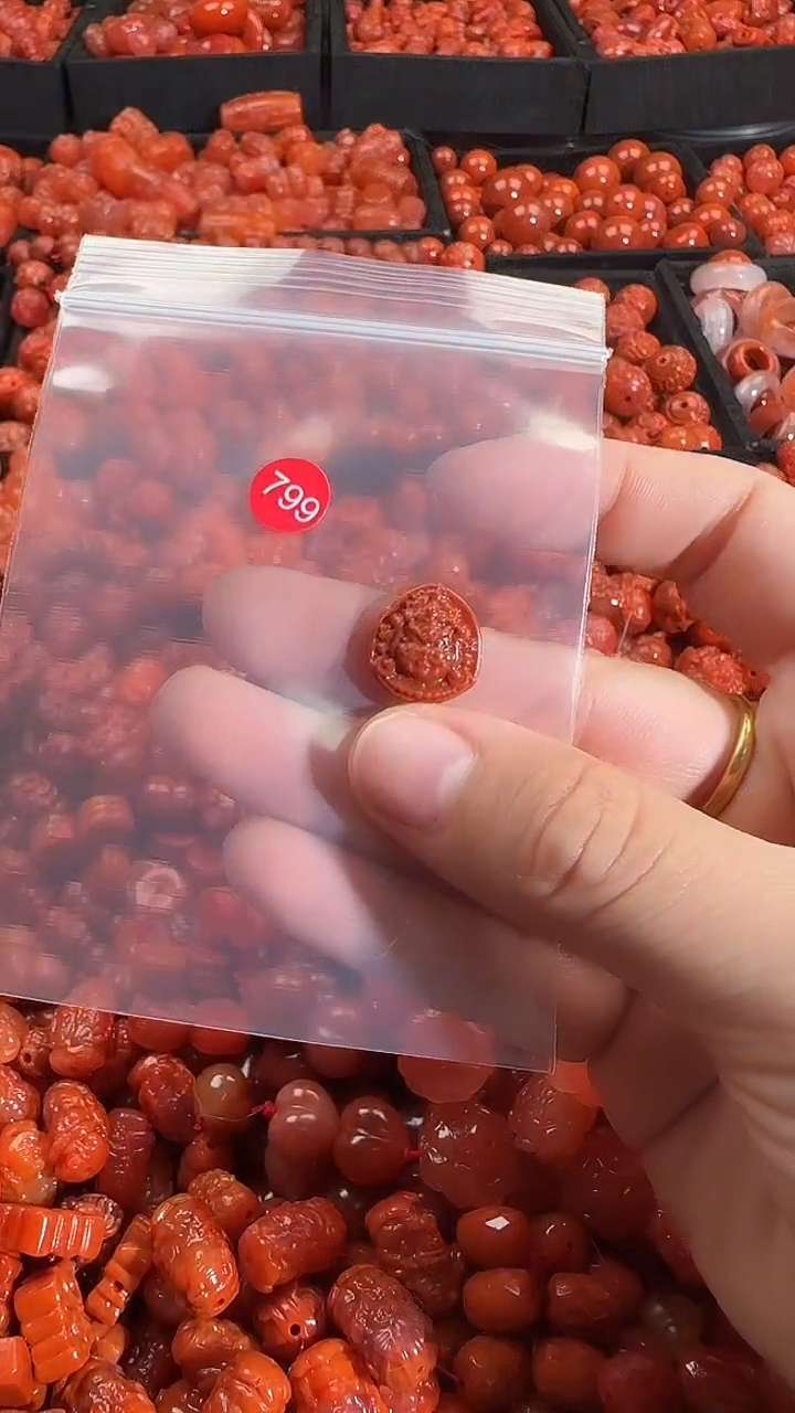 颈饰未镶嵌南红玛瑙1