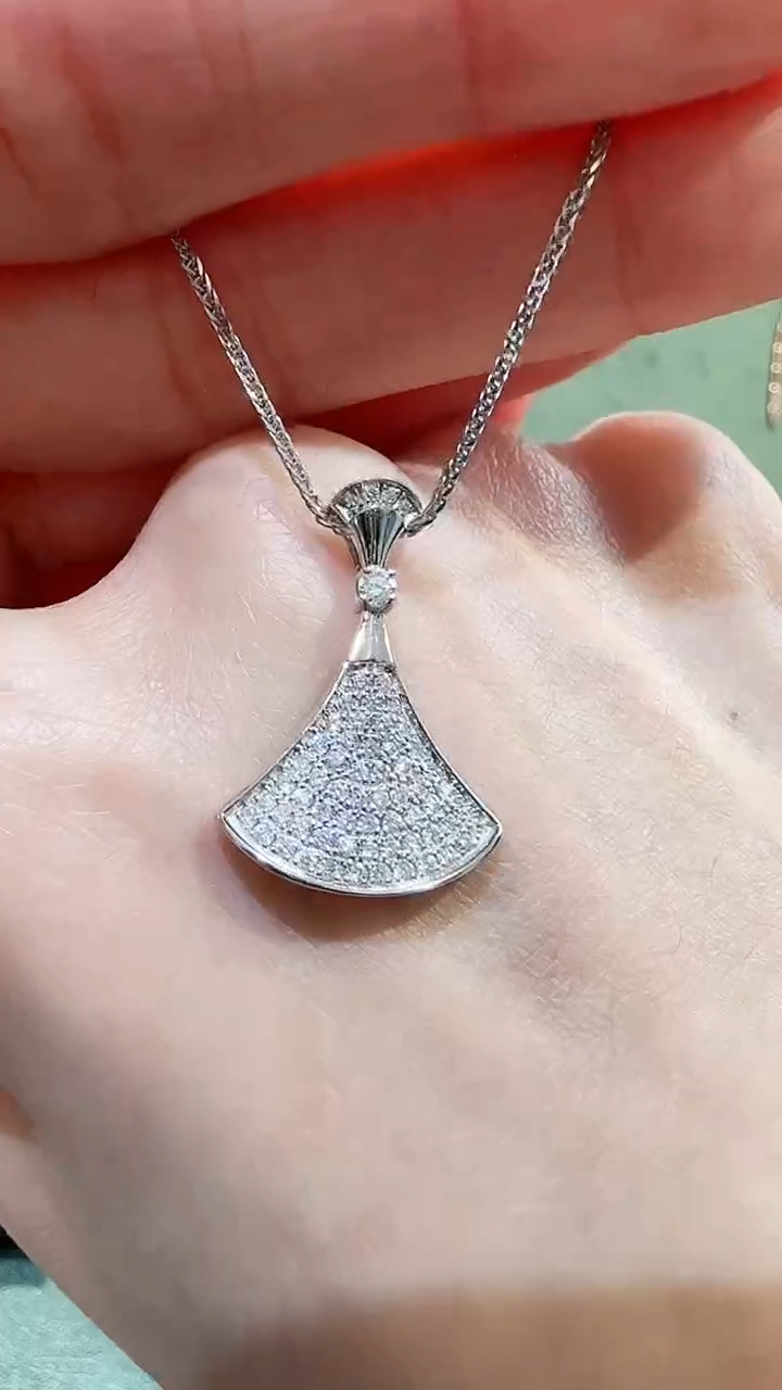 【闪购商品】钻石吊坠(不含链)18K金镶嵌18K金钻石裙子吊坠