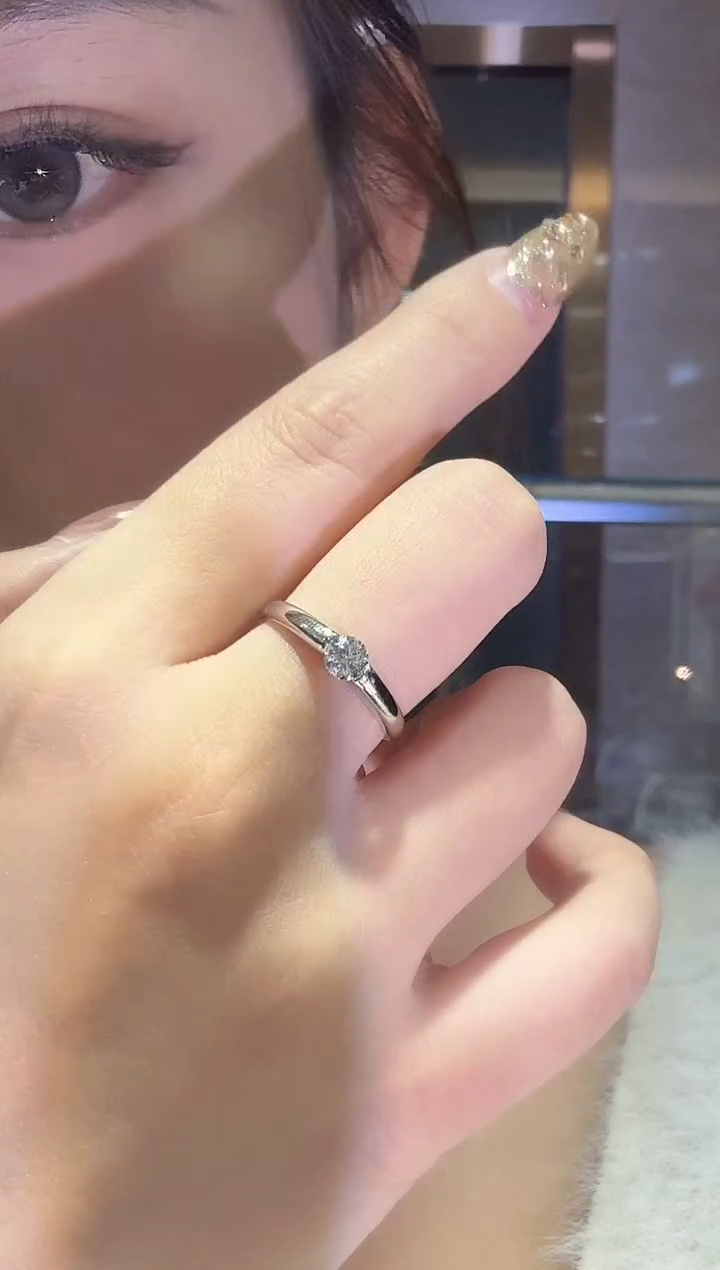 18K金镶嵌戒指钻石cy多样性发其一