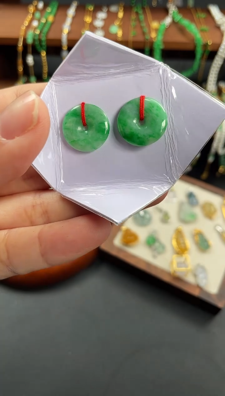 【闪购商品】翡翠吊坠(不含链)未镶嵌多样性  发货一个  P0373
