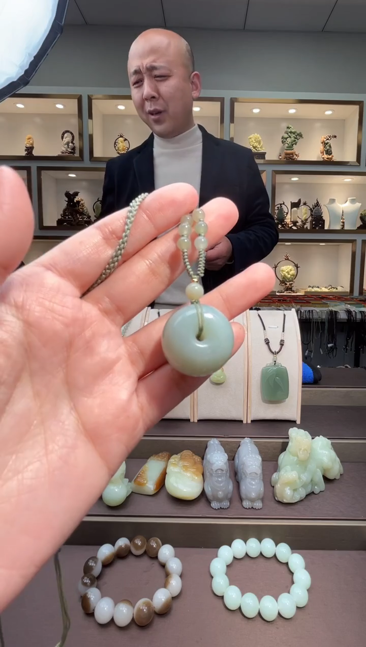 颈饰未镶嵌和田玉苏