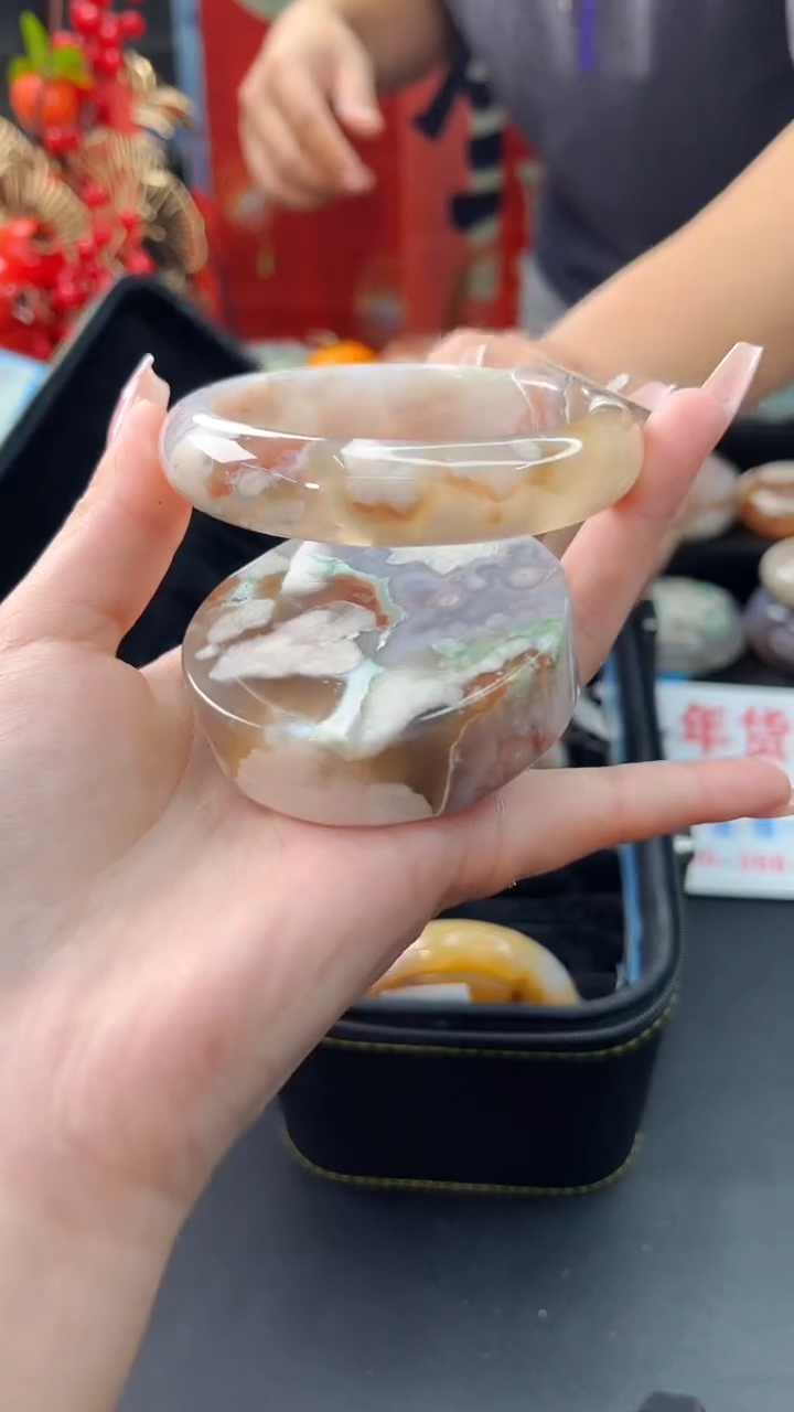 【闪购商品】石英质玉手镯未镶嵌赠送镯心（圈口）60