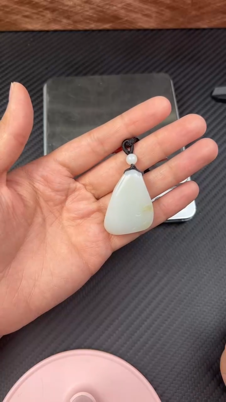 【闪购商品】和田玉吊坠(赠链)未镶嵌且末微色差米达