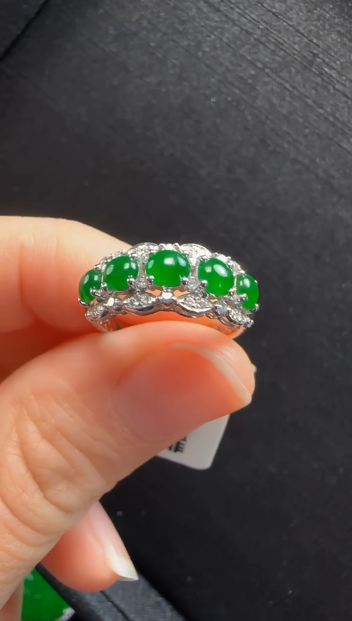 【闪购商品】翡翠戒指18K金镶嵌65蛋面