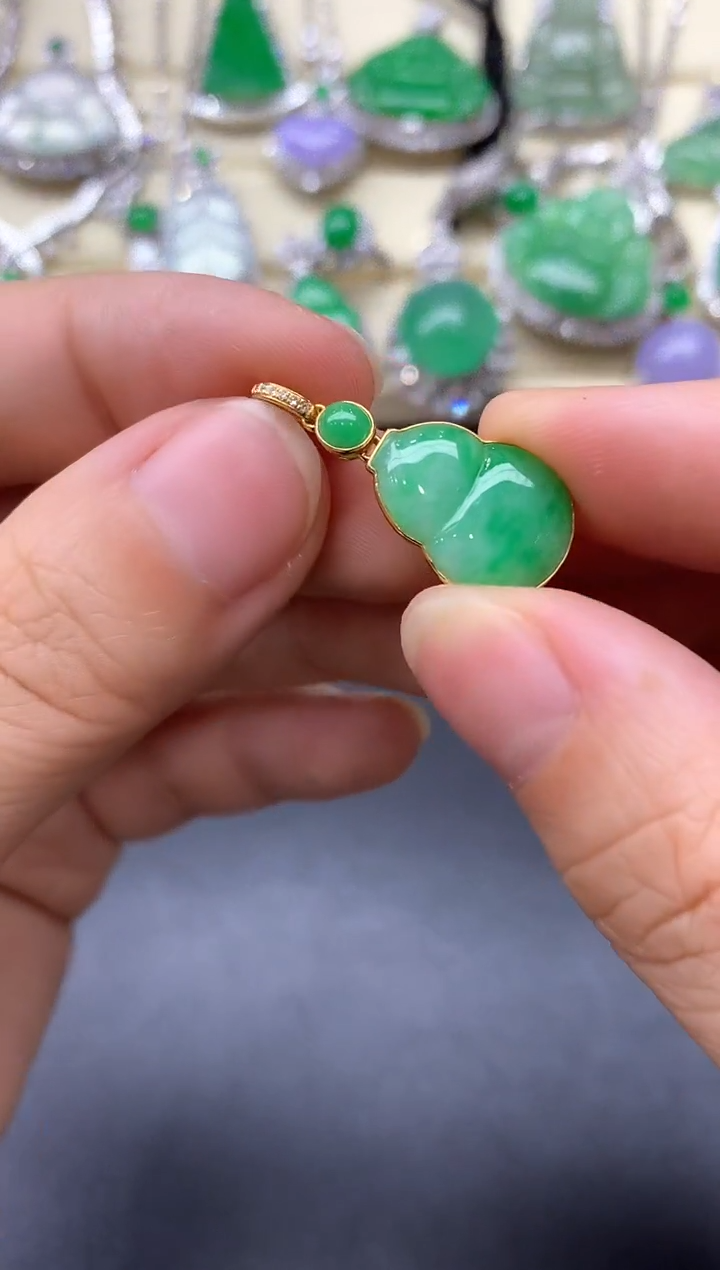 颈饰18K金镶嵌翡翠322-中国好珍宝