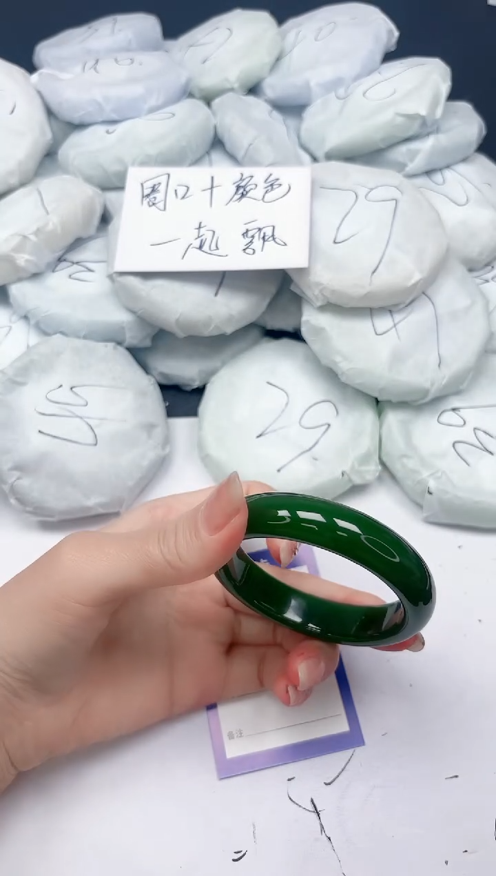 未镶嵌手镯石英质玉A484/58