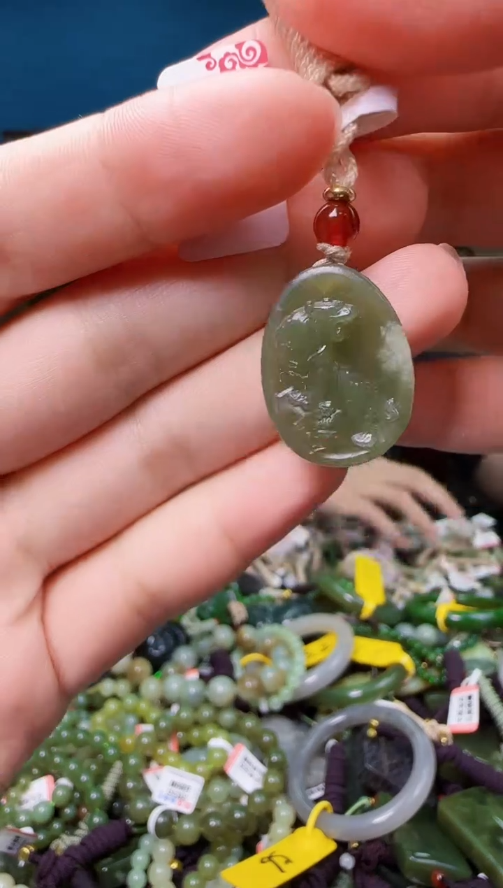 颈饰未镶嵌和田玉1