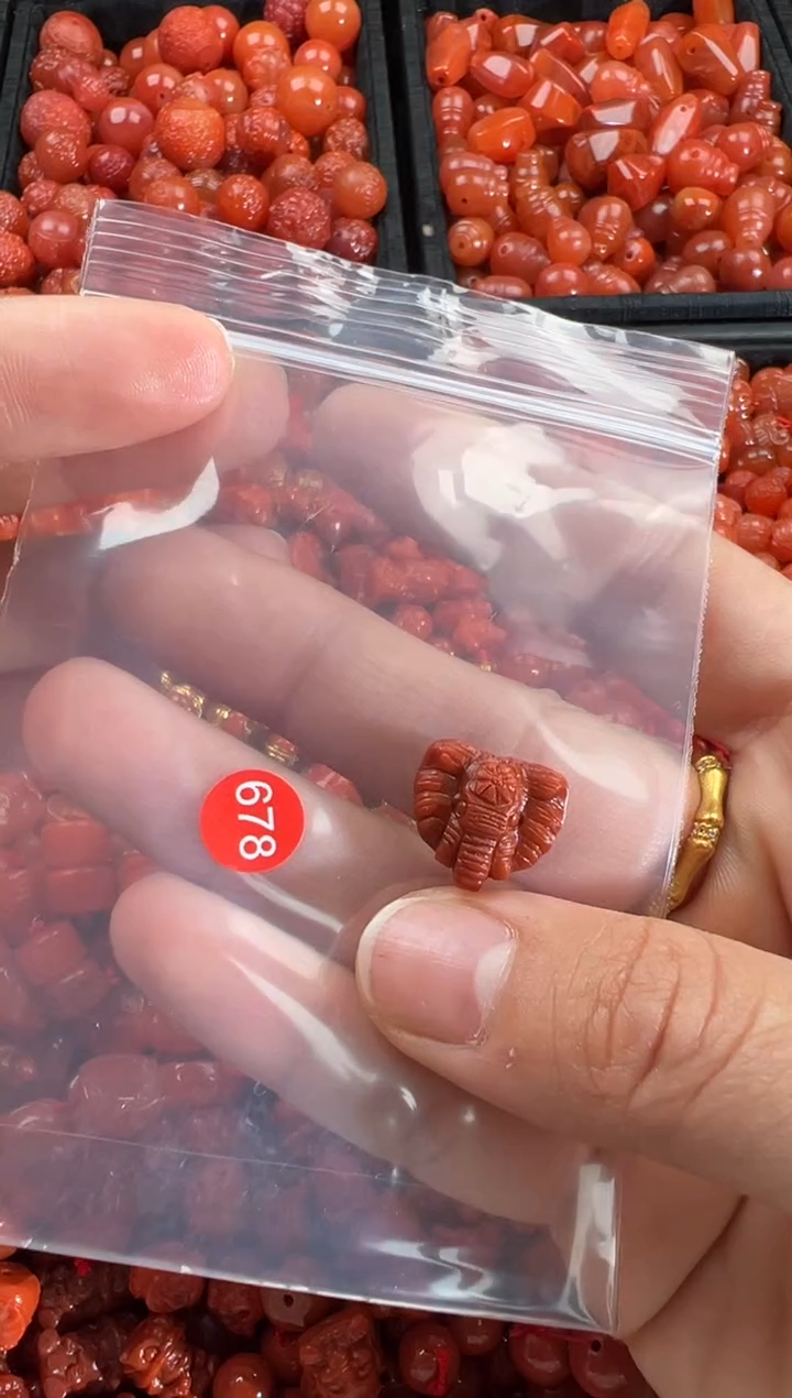 【闪购商品】南红玛瑙颈饰未镶嵌1