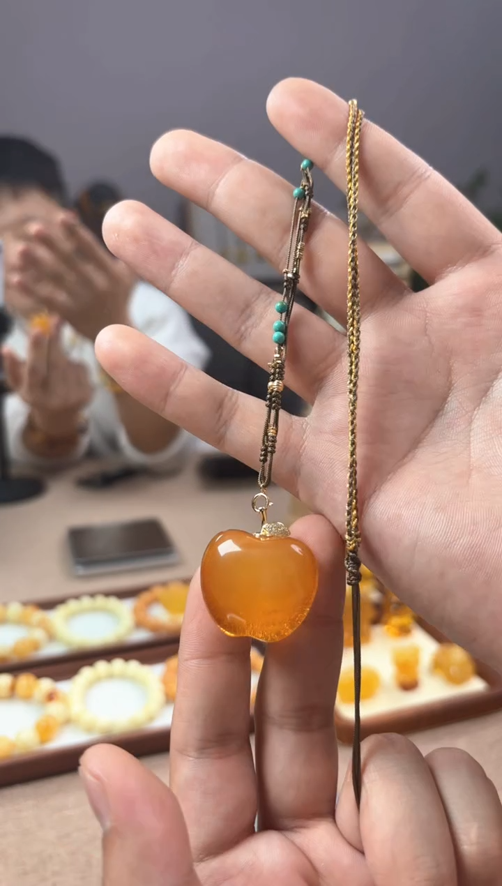 【闪购商品】蜜蜡裸石未镶嵌项链一套