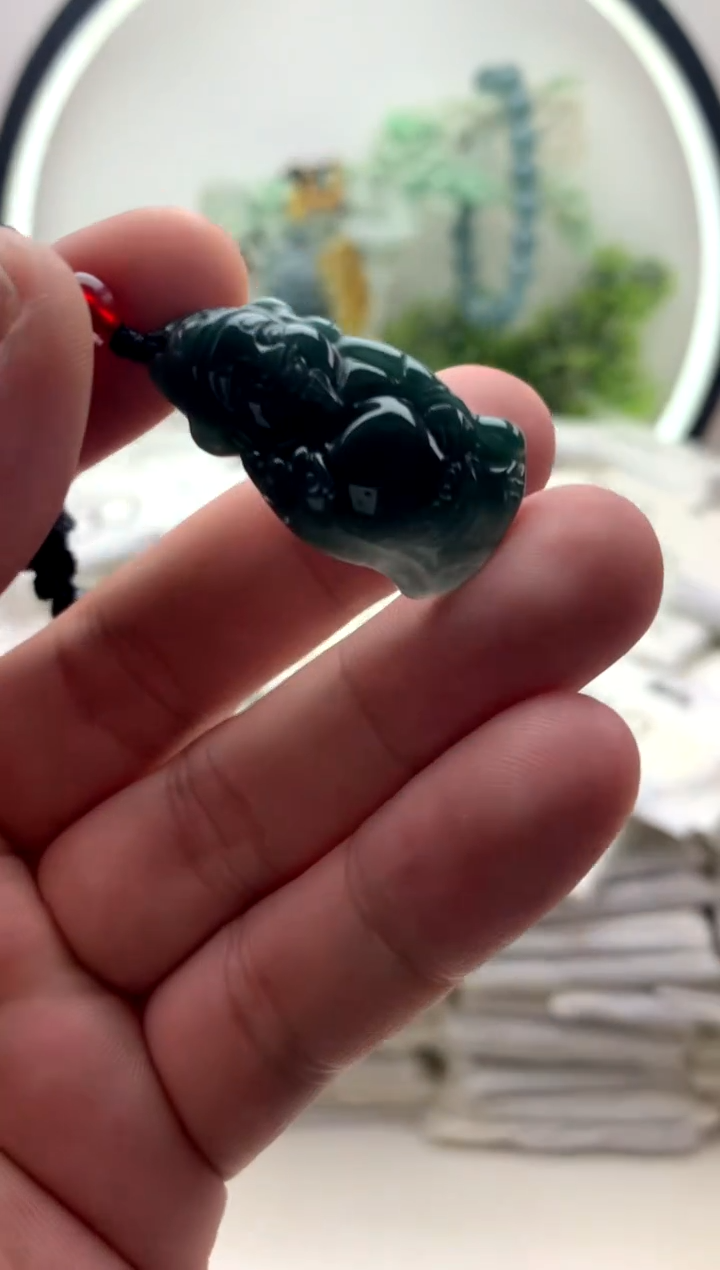 翡翠未镶嵌颈饰小财神