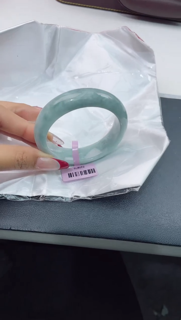 【闪购商品】翡翠手镯未镶嵌10翡翠手镯（微瑕）