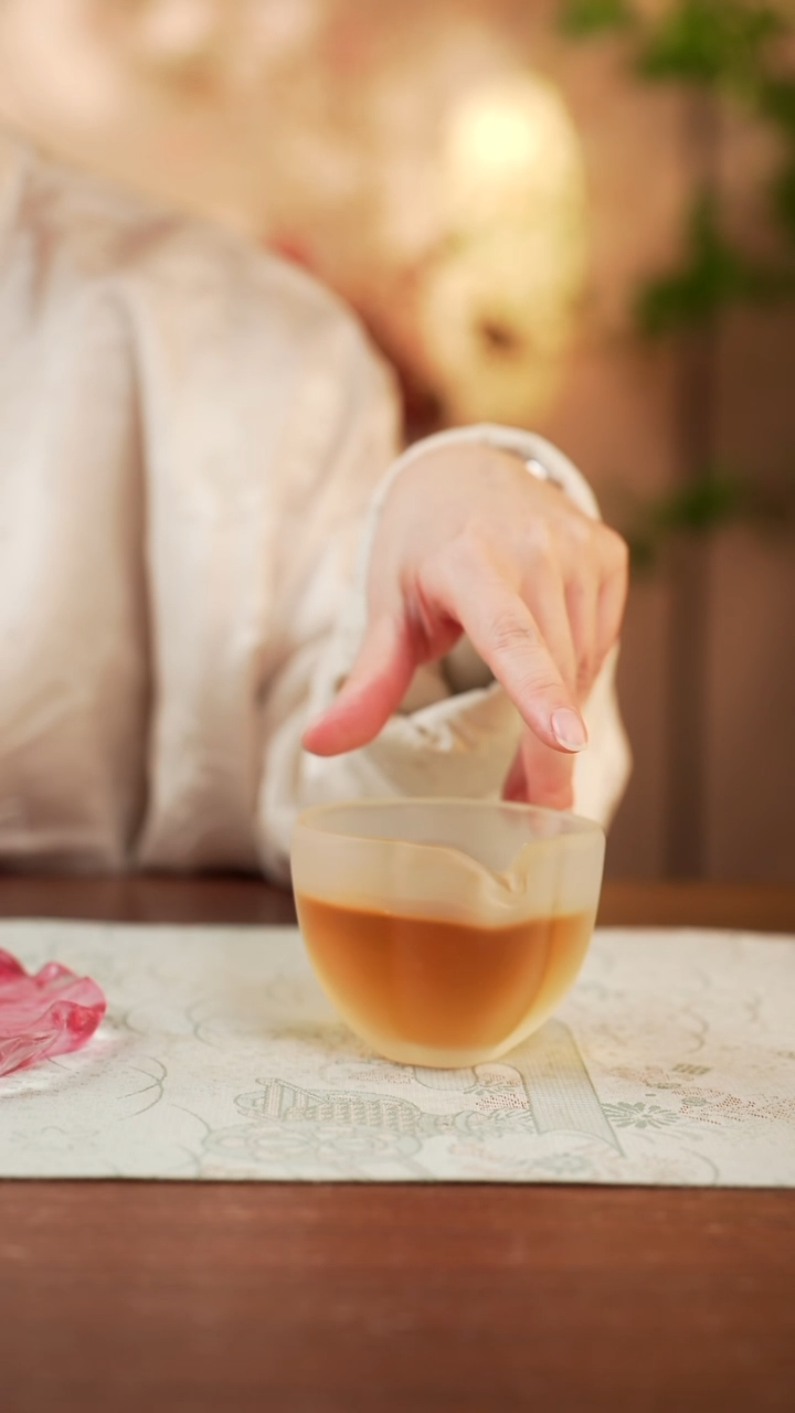 【闪购商品】25号花意公道杯白色