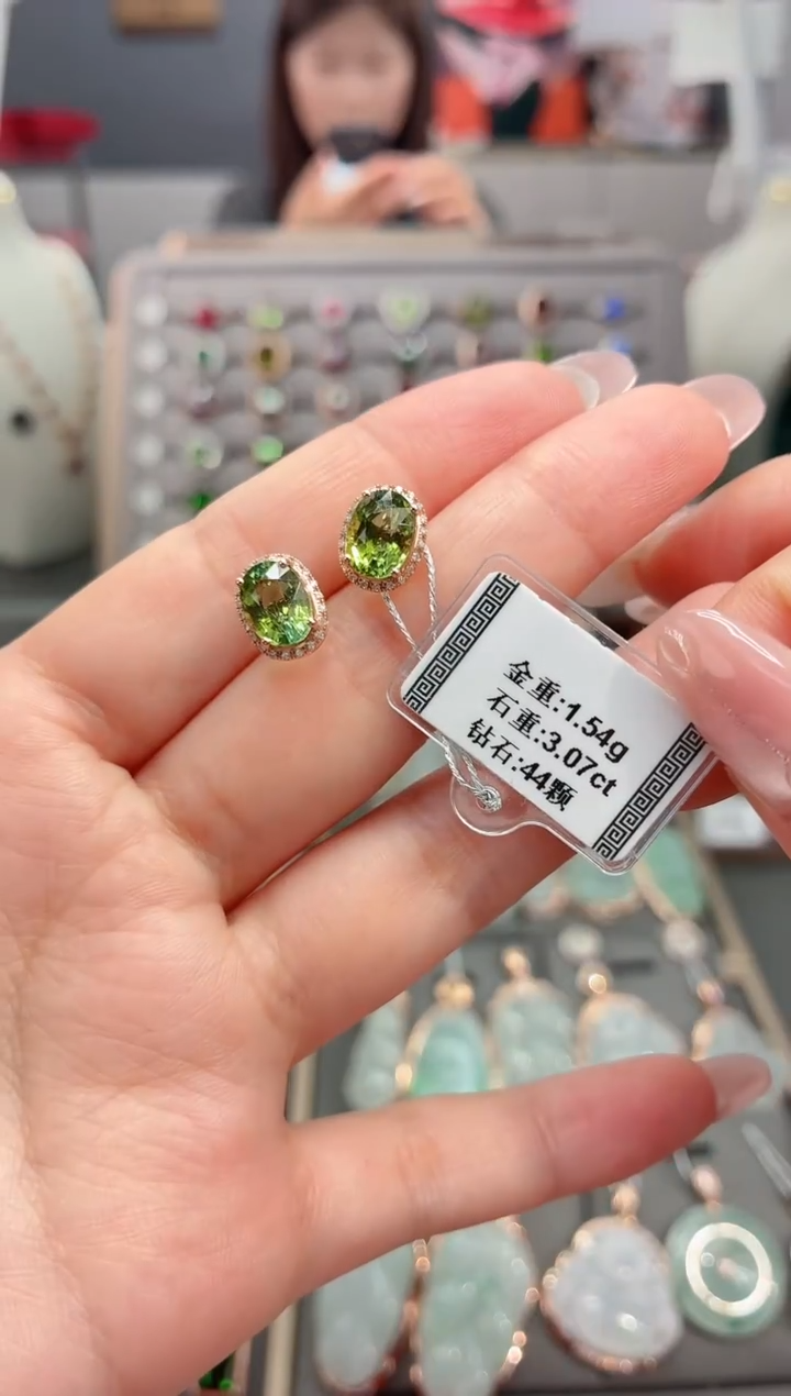 18K金镶嵌耳饰碧玺3.07 配钻