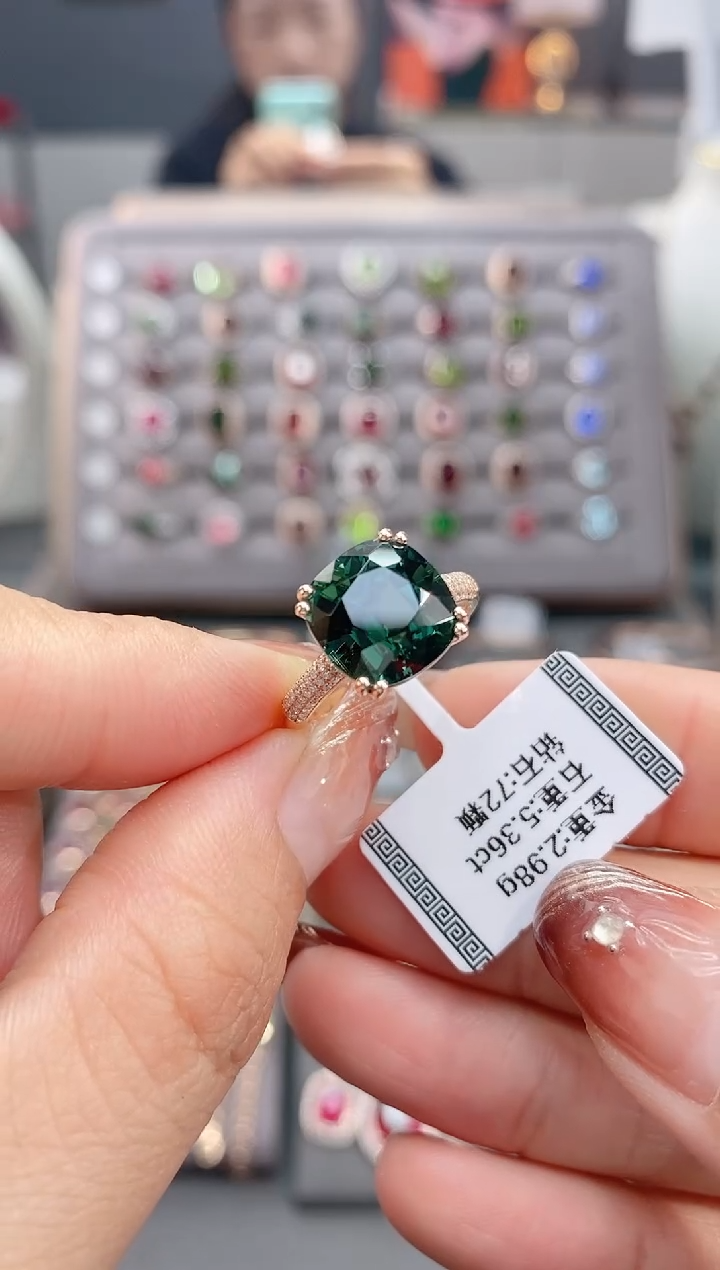 18K金镶嵌戒指碧玺5.36