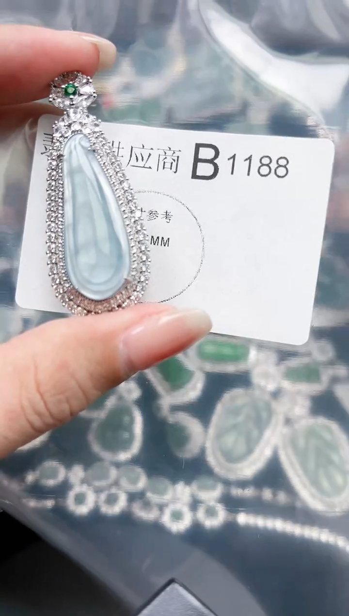 【闪购商品】翡翠颈饰未镶嵌1188赠皮绳