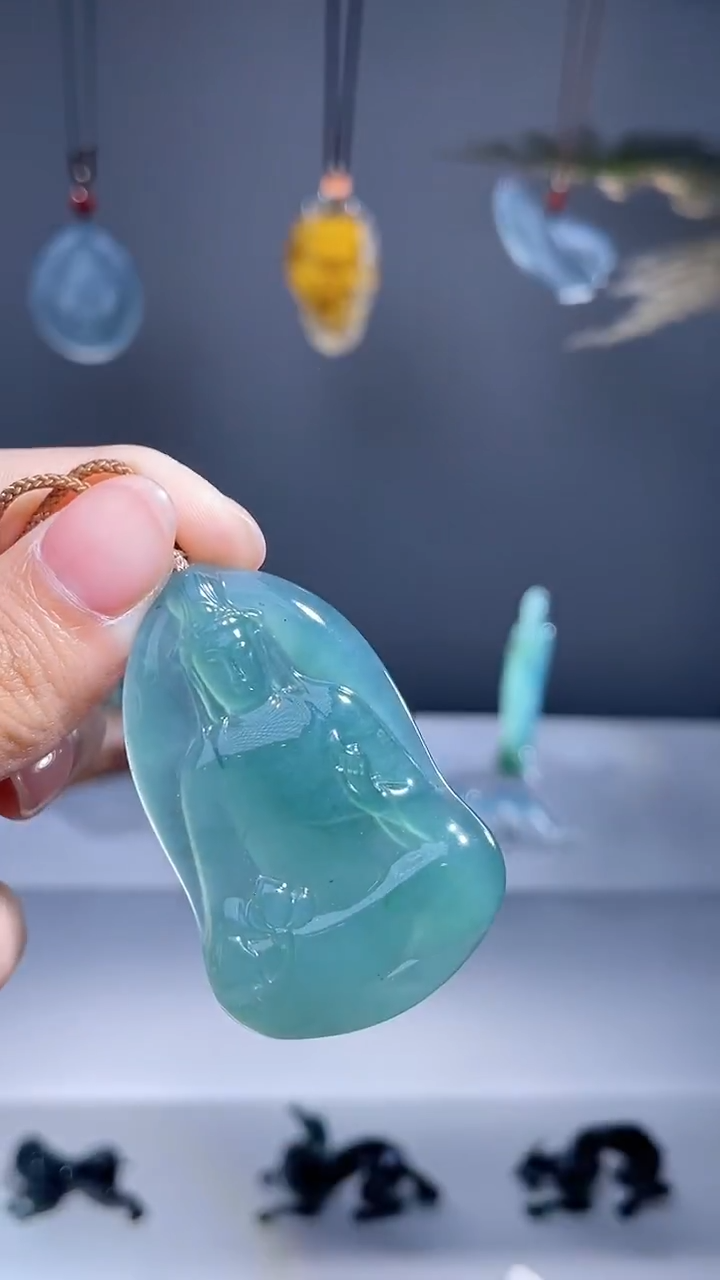 颈饰未镶嵌翡翠观音
