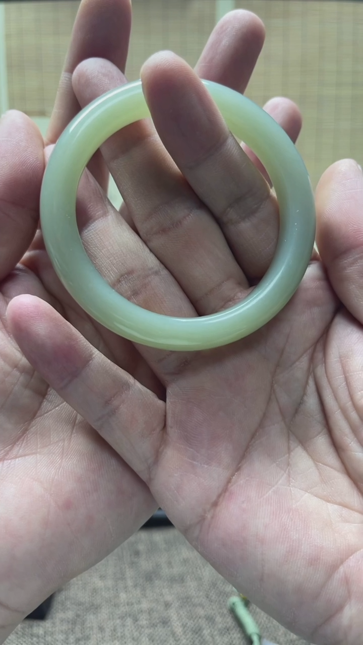 【闪购商品】和田玉手镯未镶嵌和田玉手镯多人