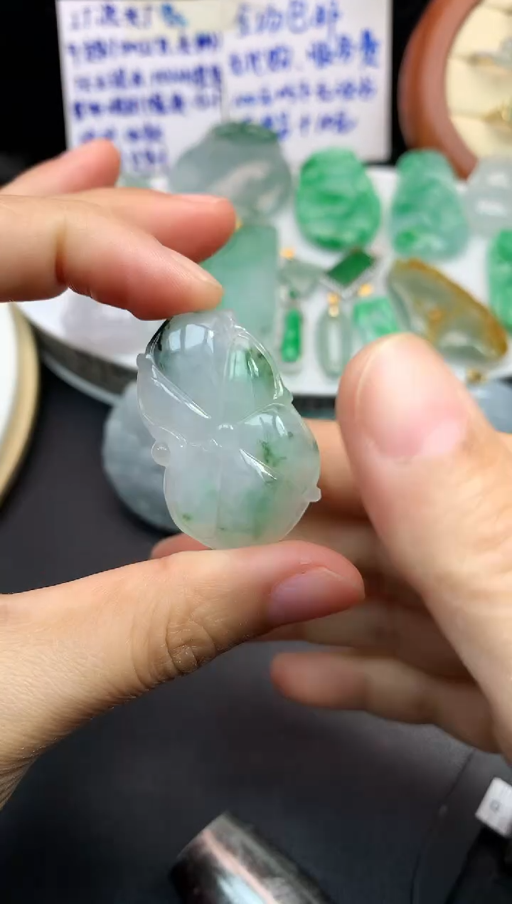 颈饰未镶嵌翡翠吊坠