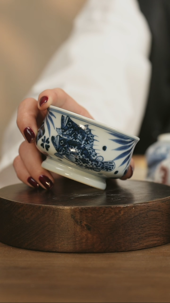 【闪购商品】景德镇手工青花鱼藻炉式杯