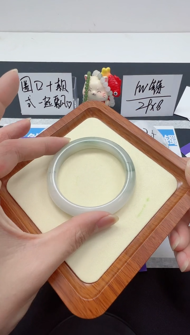 【闪购商品】石英质玉手镯未镶嵌编号：117 圈口：58.3天山翠