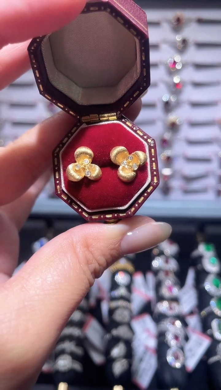 【闪购商品】钻石耳饰18K金镶嵌钻石耳饰