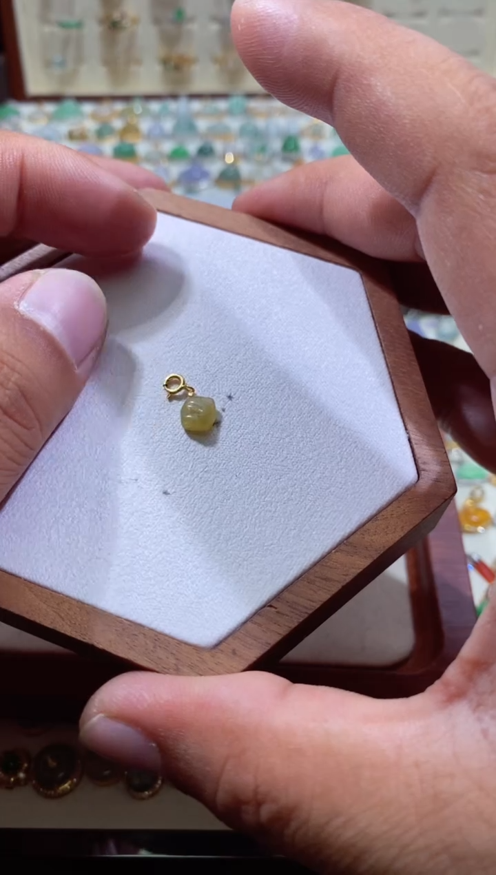 颈饰18K金镶嵌翡翠111111