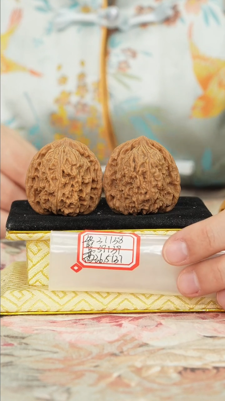 【闪购商品】文玩核桃把件原产地南将石