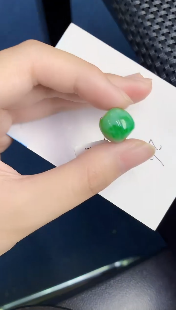 翡翠未镶嵌颈饰000000000