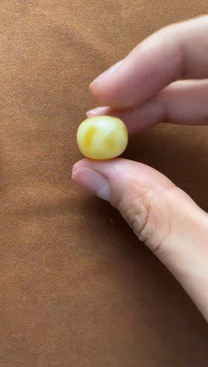 【闪购商品】琥珀裸石未镶嵌俄料微瑕15.4*12.8m1.938克