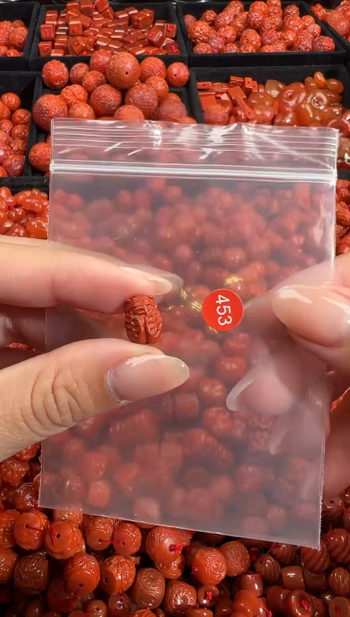 南红玛瑙未镶嵌颈饰1
